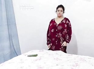 Sexy Pakistani Aunty Fucking Pussy with Big Cucumber