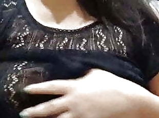 Desi girl showing boobs and fingering, insta id = genuinejannat 