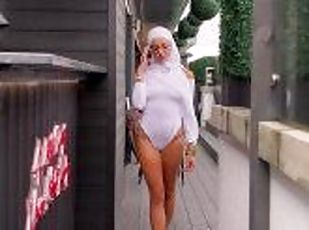 Hijabi Aaliyah Yasin sucks DirtySpringbok's cock in the hot tub and gets his cum on her glasses