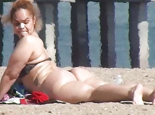 Latina MILF with juicy ass voyeur video