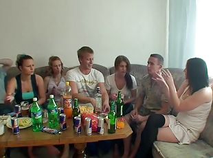 humalassa, orgiat, juhlat, venäläinen, amatööri, typykät, kova-seksi, oppilaitos, kiimainen, tosielämää