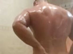 Camera record muscle guy while he is showering and he doesn't know about it
